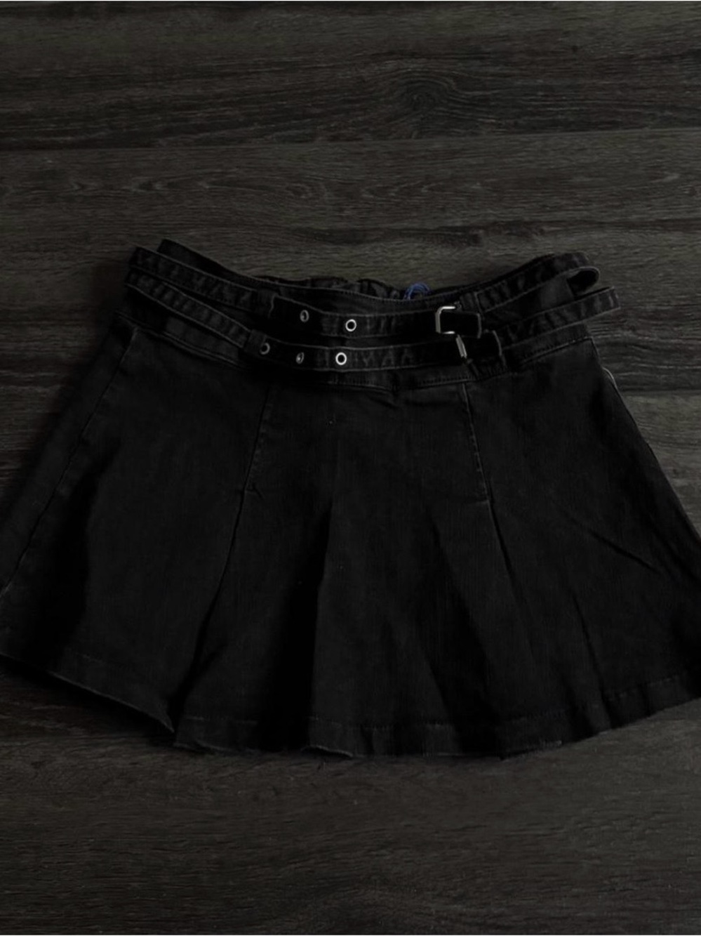 Black Double-Belt Pleated Mini Skirt